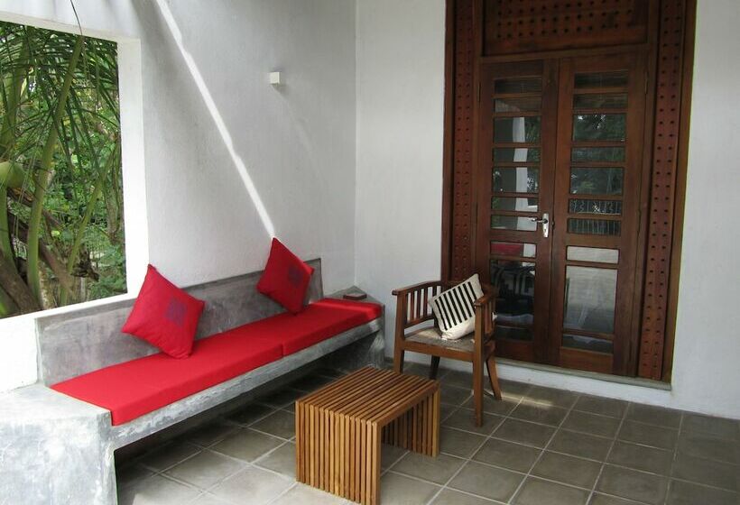 اتاق پریمیوم سه تخته, Isana Beach House