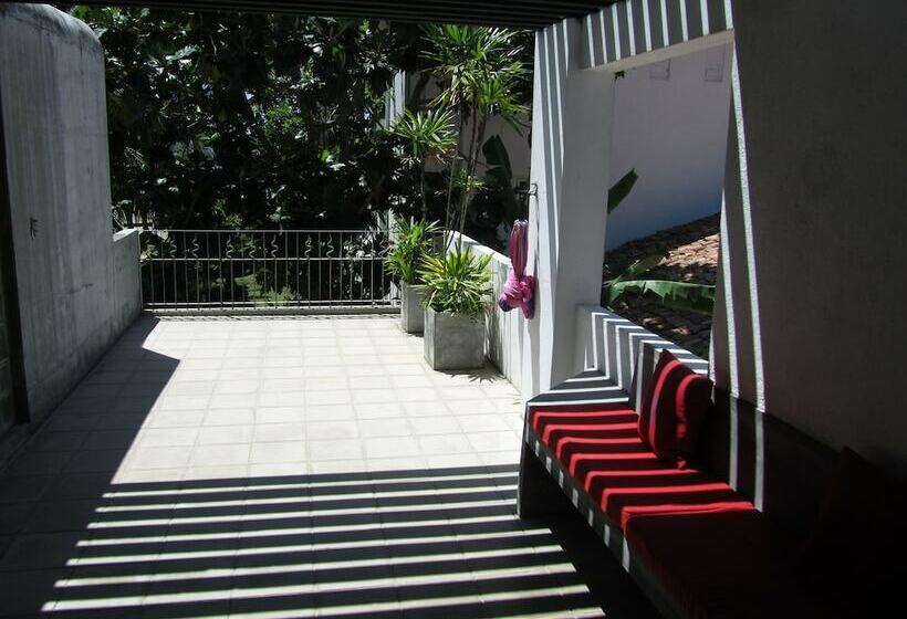 اتاق پریمیوم سه تخته, Isana Beach House