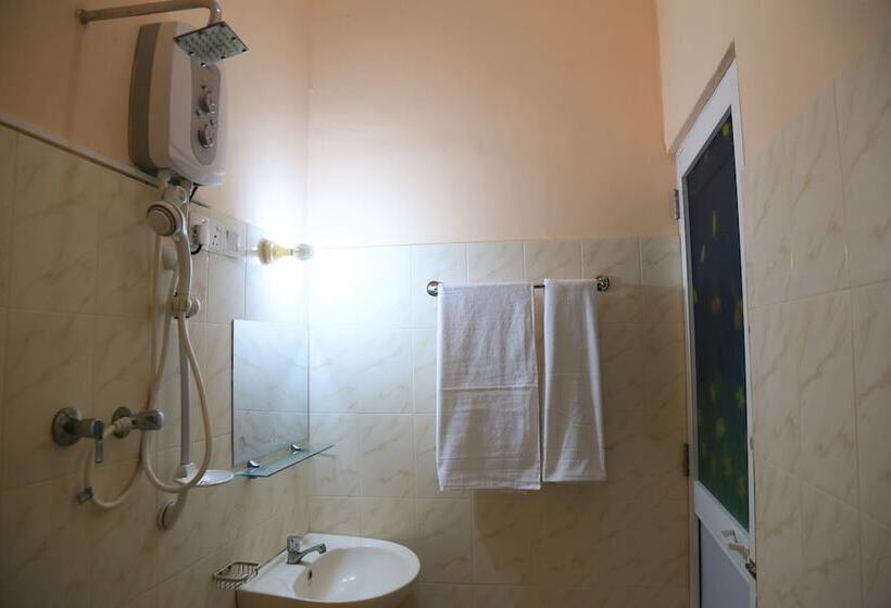 家庭间, Kings Hotel Restaurant And Bar