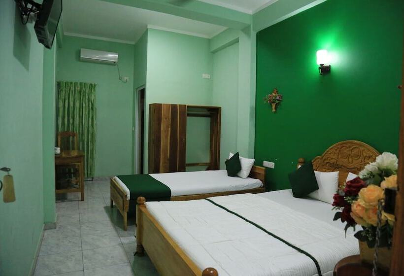 舒适三人间, Kings Hotel Restaurant And Bar