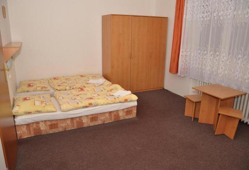 标准三人间, Penzion M&m