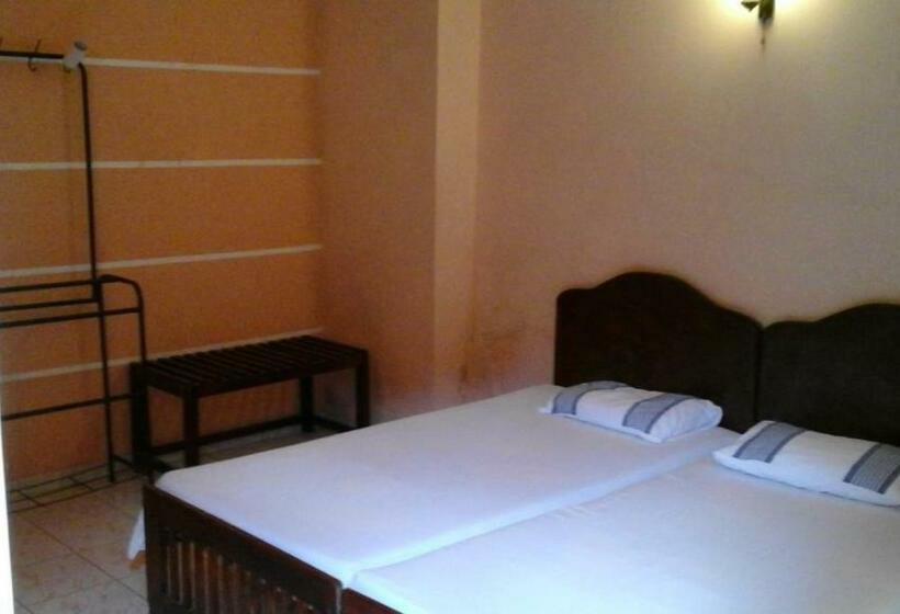 エコノミールーム, Mount Crest Inn Deniyaya