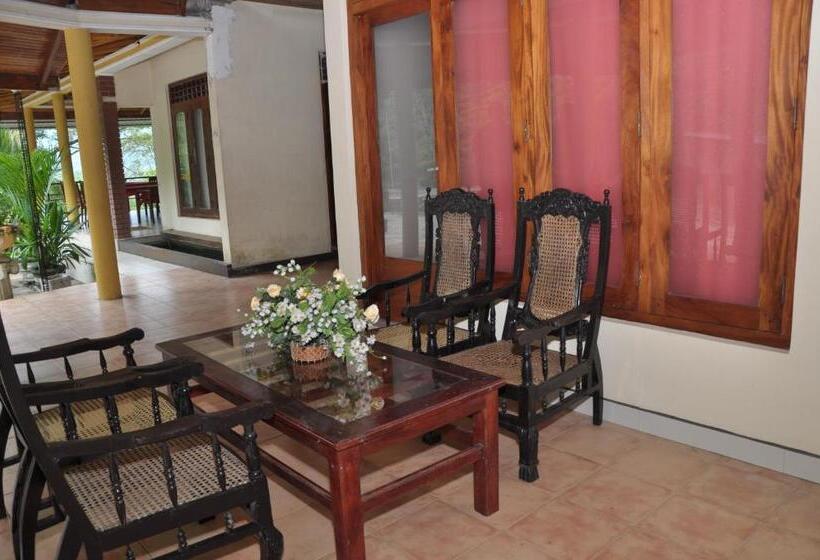 デラックスルーム, Mount Crest Inn Deniyaya