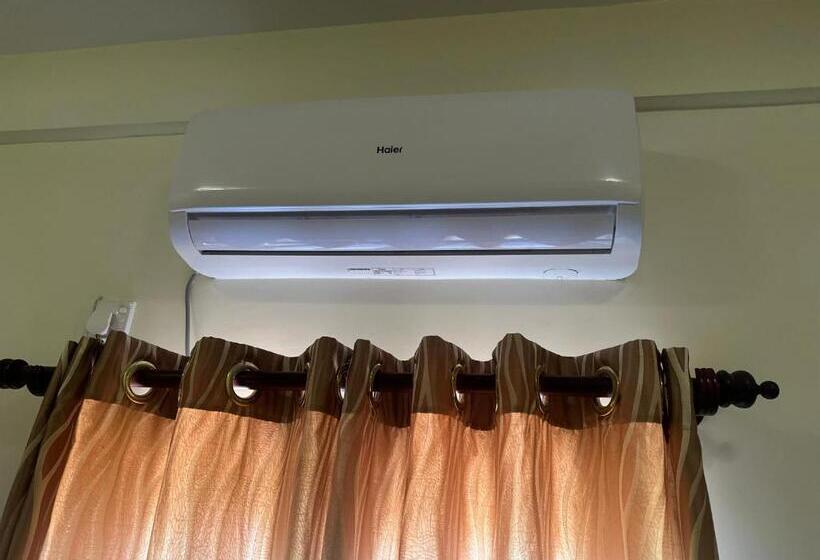 Номер Стандарт Трехместный, N Joy Inn