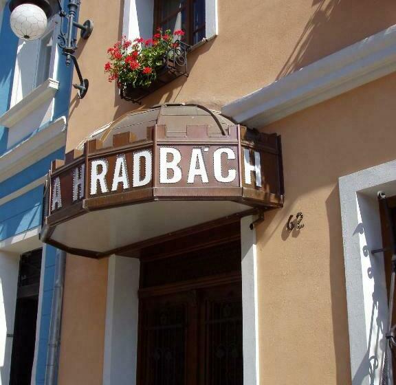 Standard Szoba, Na Hradbách