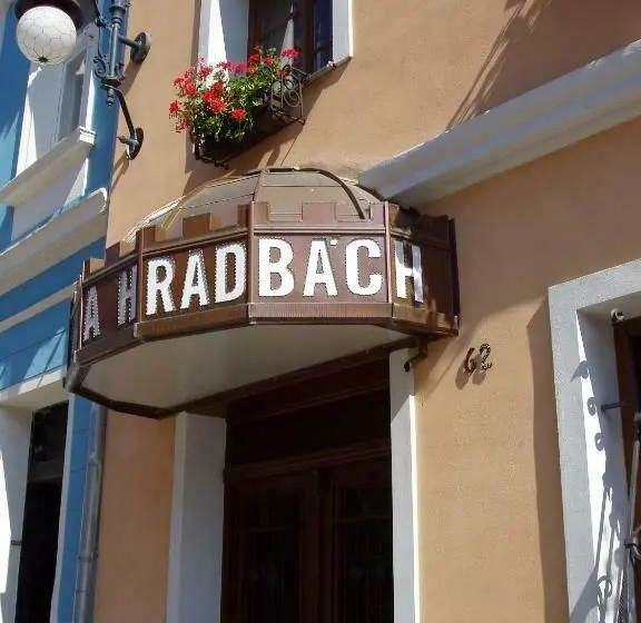 اتاق استاندارد, Na Hradbách