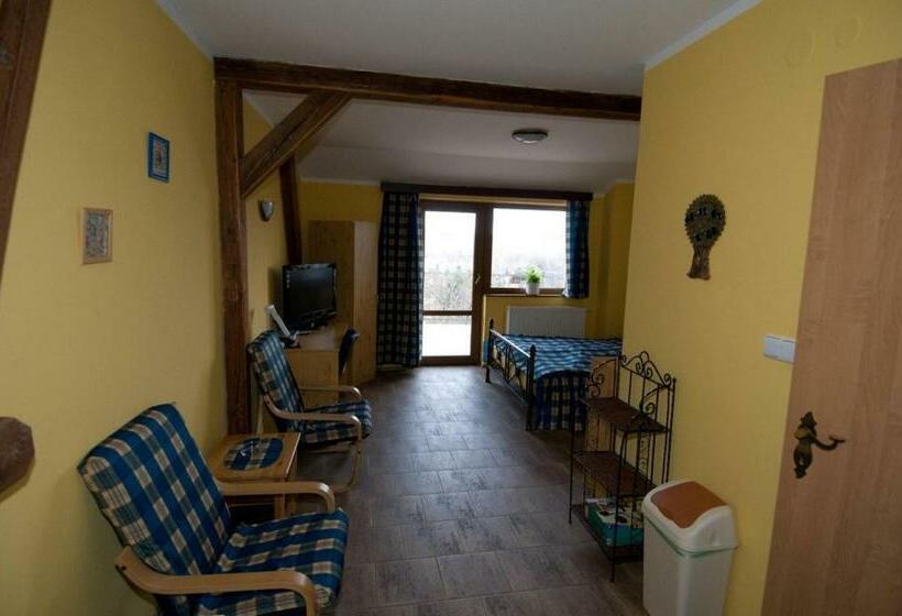 חדר סטנדרט, Na Hradbách