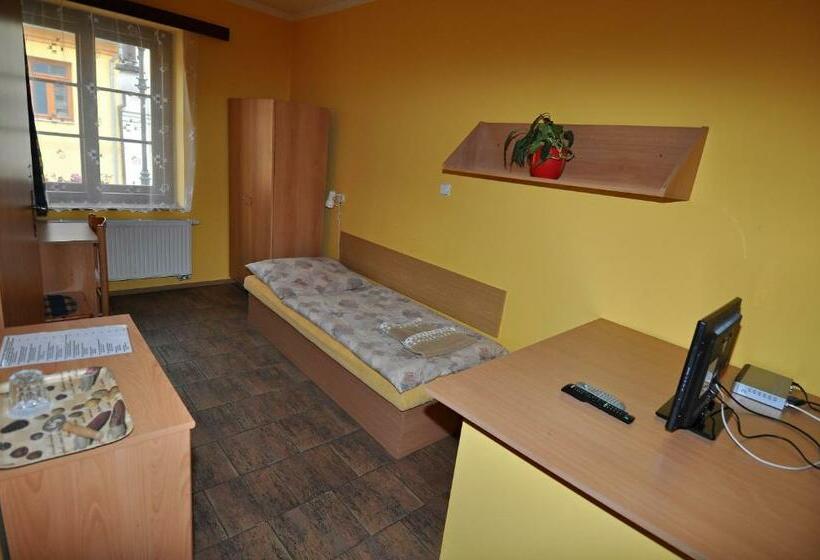 Standard Szoba, Na Hradbách