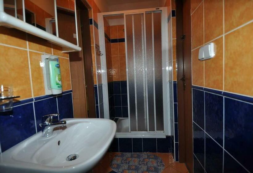 Standard Szoba, Na Hradbách