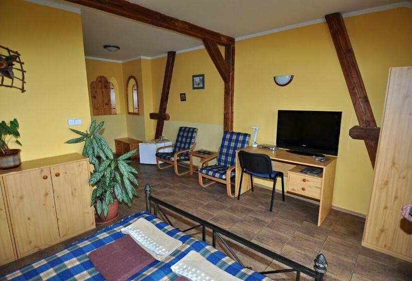 Standard Szoba, Na Hradbách