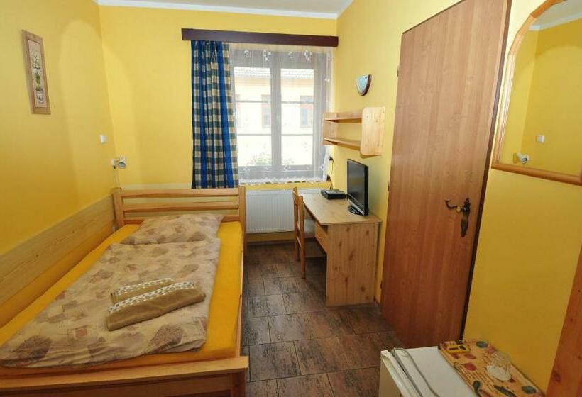 חדר סטנדרט, Na Hradbách