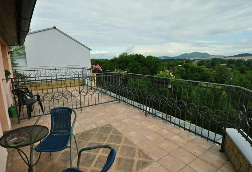 חדר סטנדרט, Na Hradbách