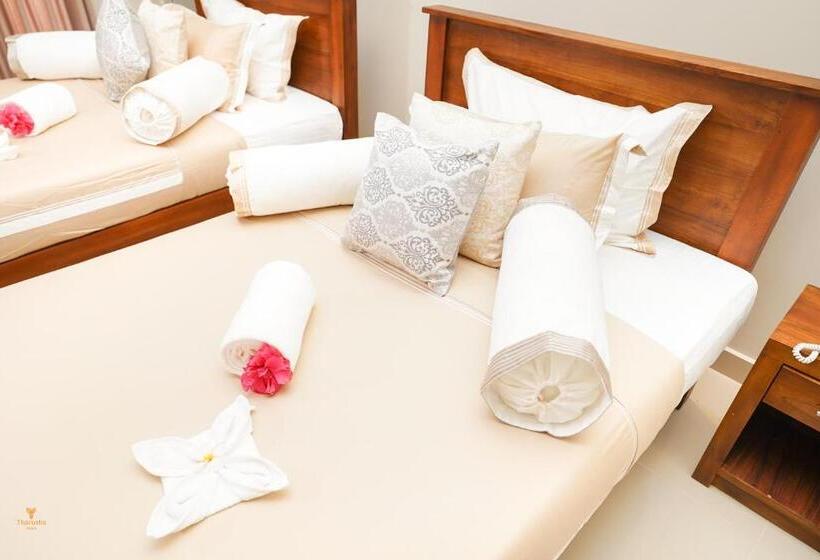 غرفة ديلوكس, Tharusha