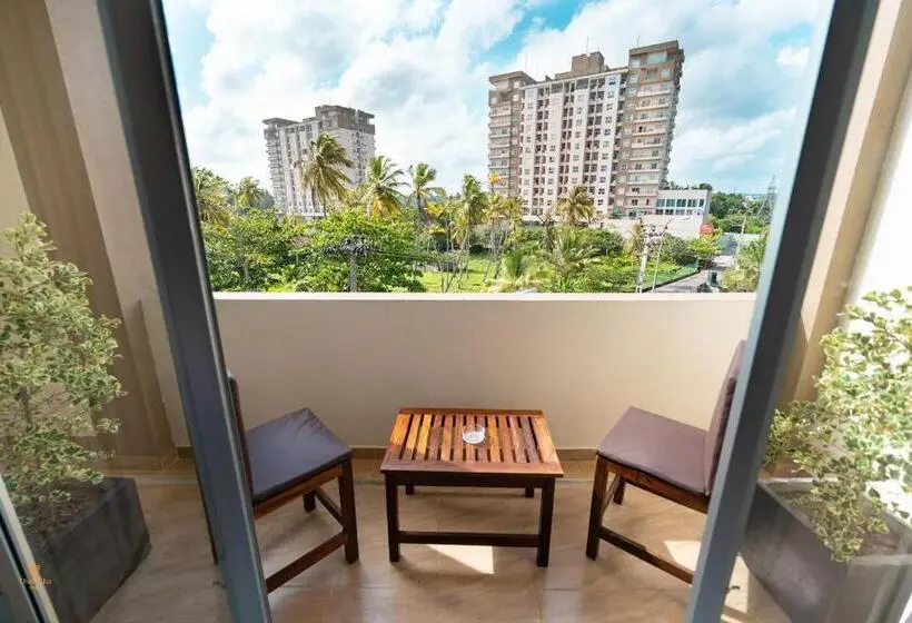 Habitació Familiar Deluxe, Tharusha