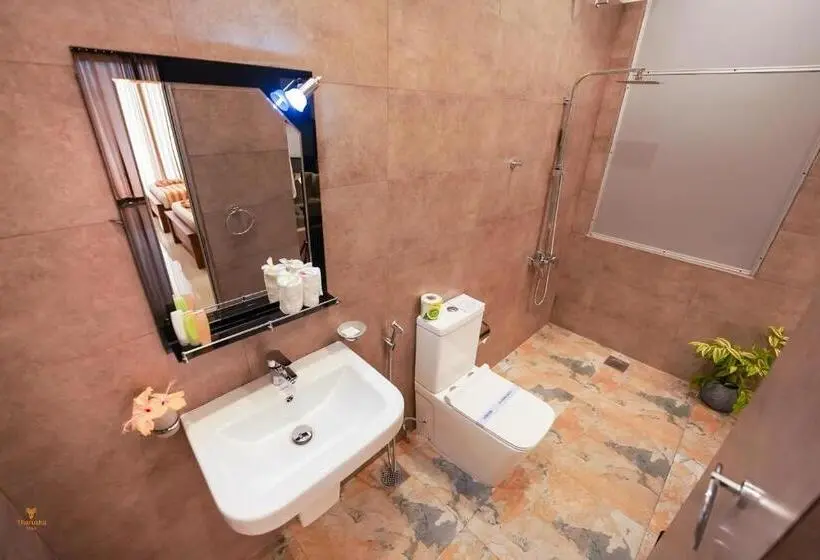 Habitació Familiar Deluxe, Tharusha