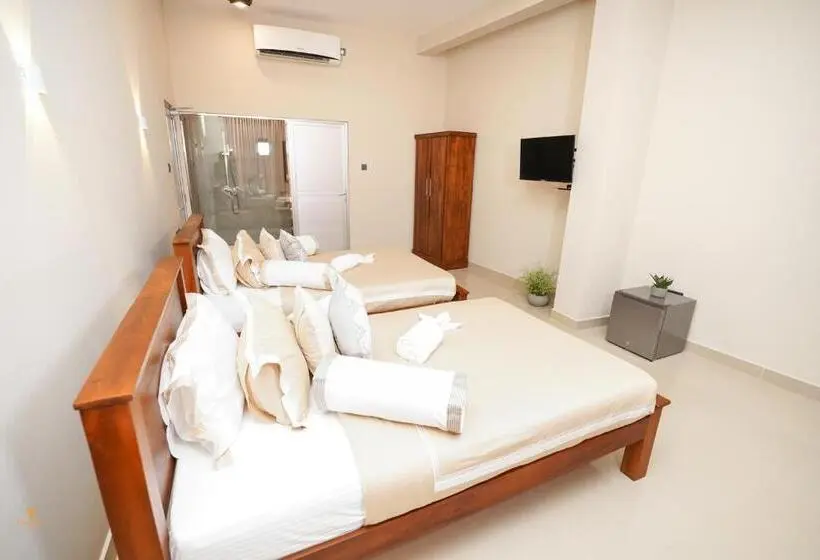 Habitació Familiar Deluxe, Tharusha