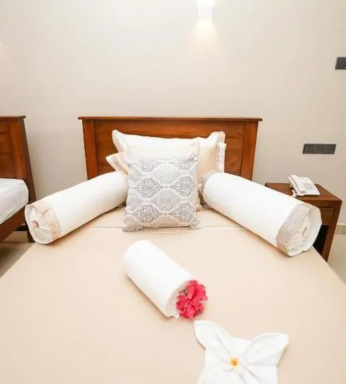 Habitación Estàndard Individual, Tharusha