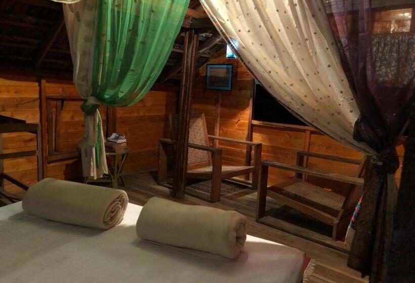 Cabin, The Kandyan Manor By Bhathiya & Suzy
