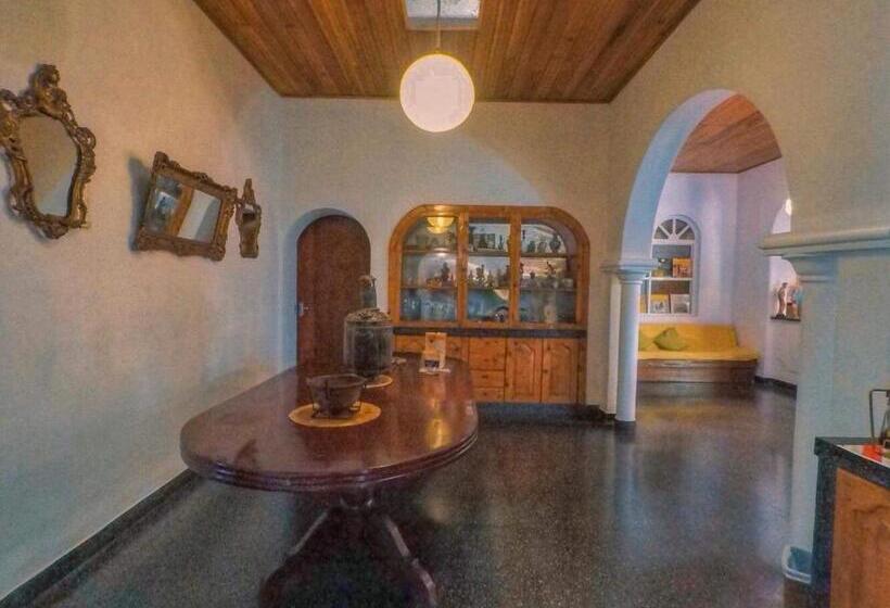 Cameră Superioară, The Mango