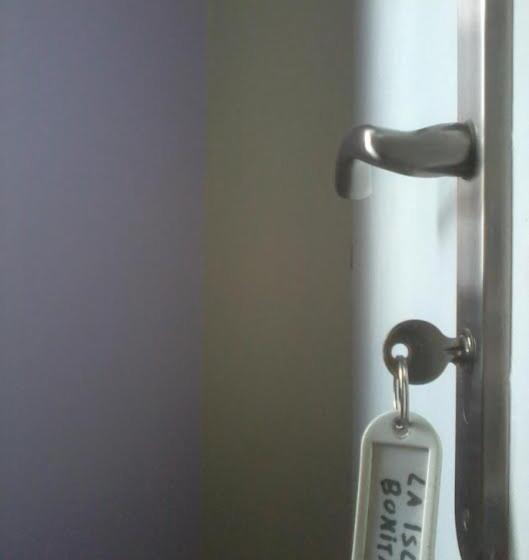 バスルーム共有のトリプルスタンダード, Ruta 80 Hostel