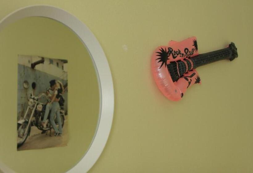 חדר סטנדרט לשלושה עם חדר אמבטיה משוף, Ruta 80 Hostel