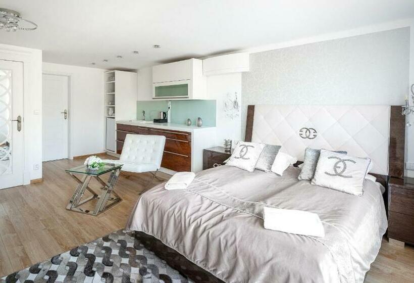 Quarto Deluxe, Wellness & Spa Boutique  Pod Lipkami Prague