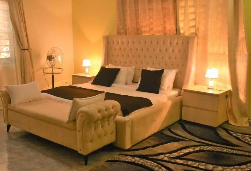 اتاق لوکس با تخت بزرگ, Ezeife Guesthouse