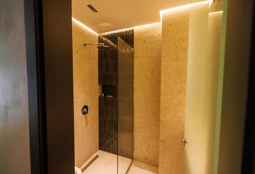 سوییت خانوادگی, 1863 Boutique