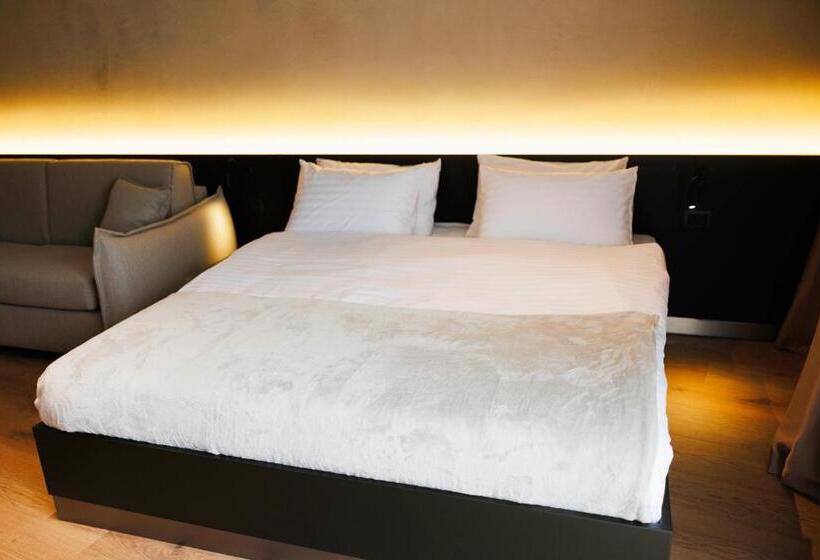 سوییت خانوادگی, 1863 Boutique