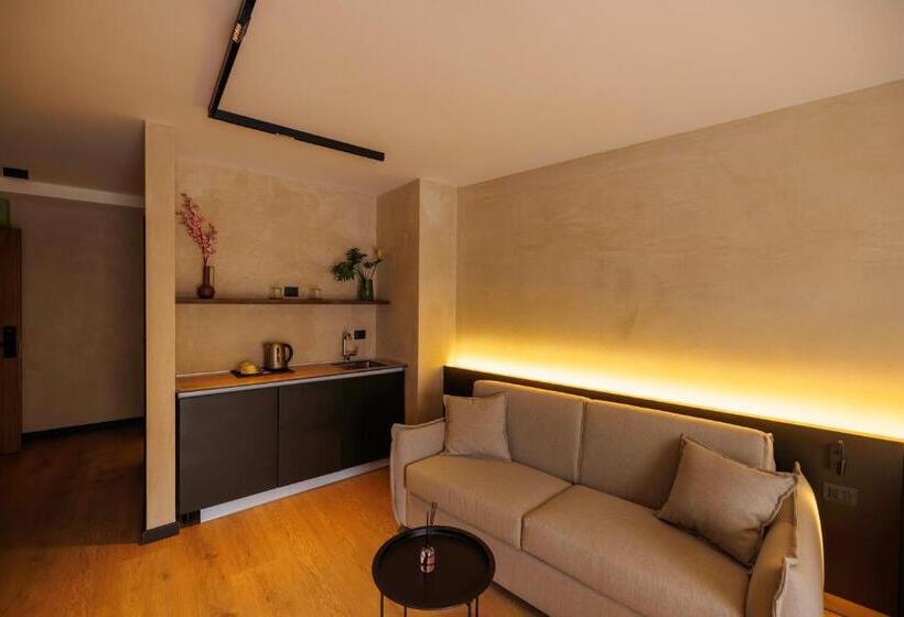 سوییت خانوادگی, 1863 Boutique