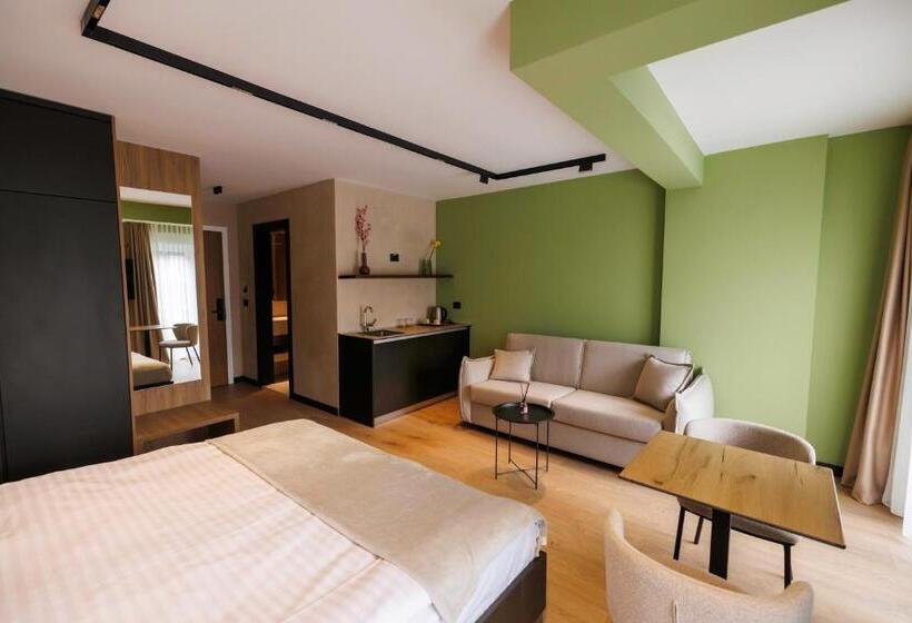 اتاق خانوادگی با چشم‌انداز کوه, 1863 Boutique