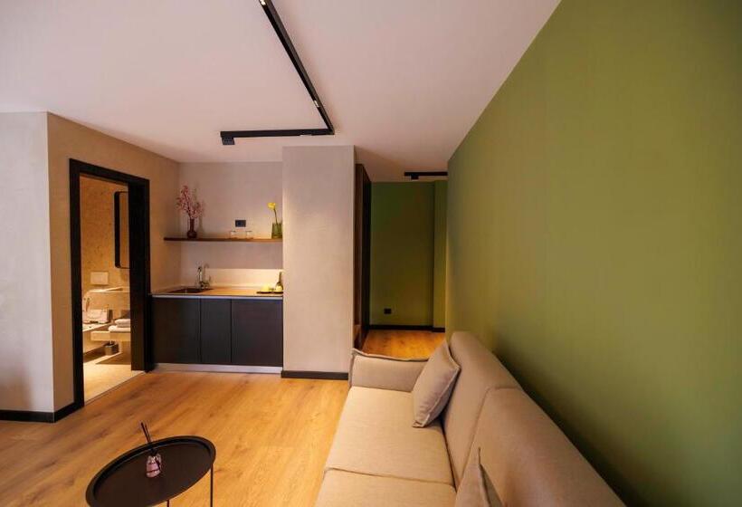 اتاق خانوادگی با چشم‌انداز کوه, 1863 Boutique