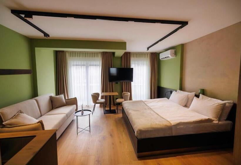 اتاق خانوادگی, 1863 Boutique