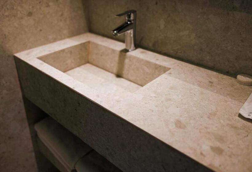 اتاق خانوادگی, 1863 Boutique