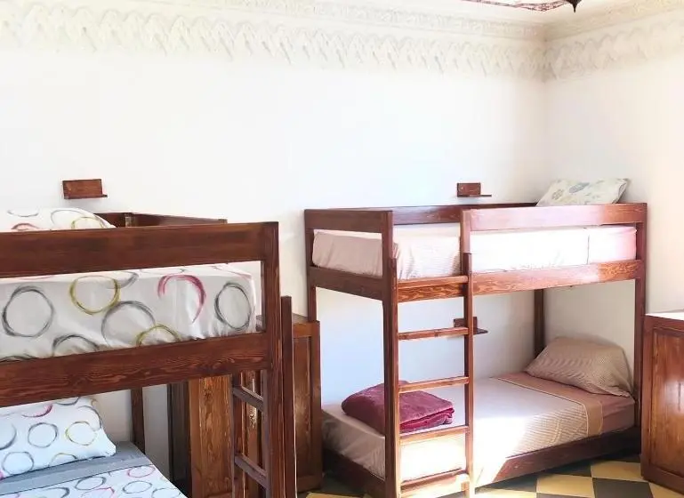 تختخواب در اتاق مشترک, Tooda House