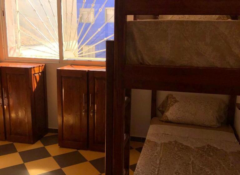 Vuode Makuusalissa, Tooda House