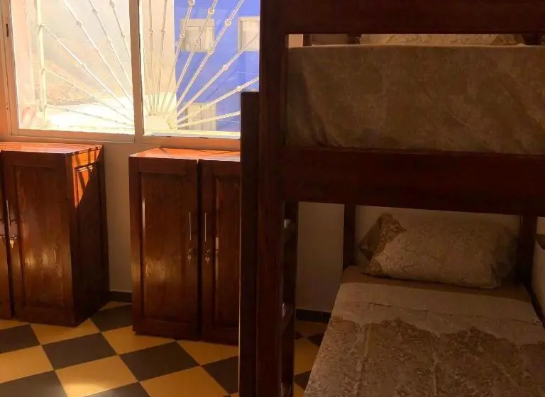 تختخواب در اتاق مشترک, Tooda House
