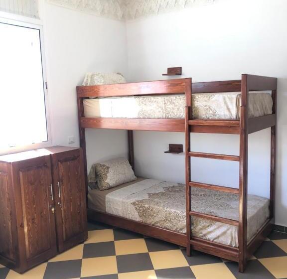 Vuode Makuusalissa, Tooda House