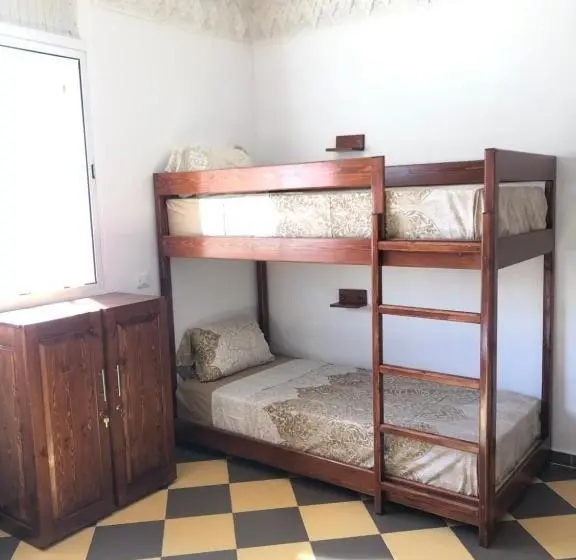 تختخواب در اتاق مشترک, Tooda House