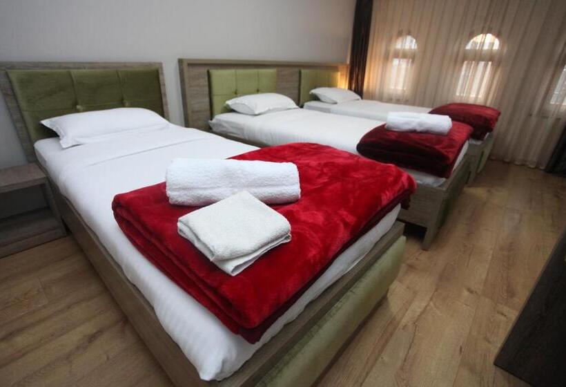 اتاق استاندارد سه تخته با بالکن, Happy