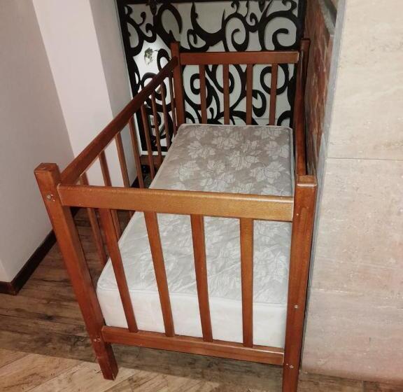 اتاق لوکس, Happy