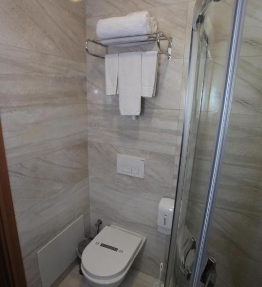 اتاق لوکس, Happy