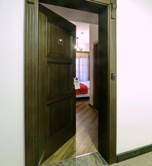 اتاق لوکس, Happy