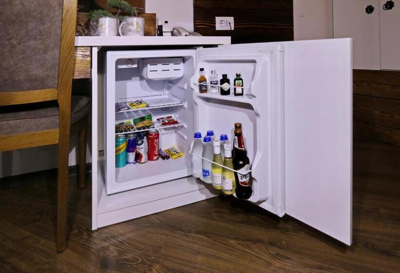 اتاق لوکس, Happy