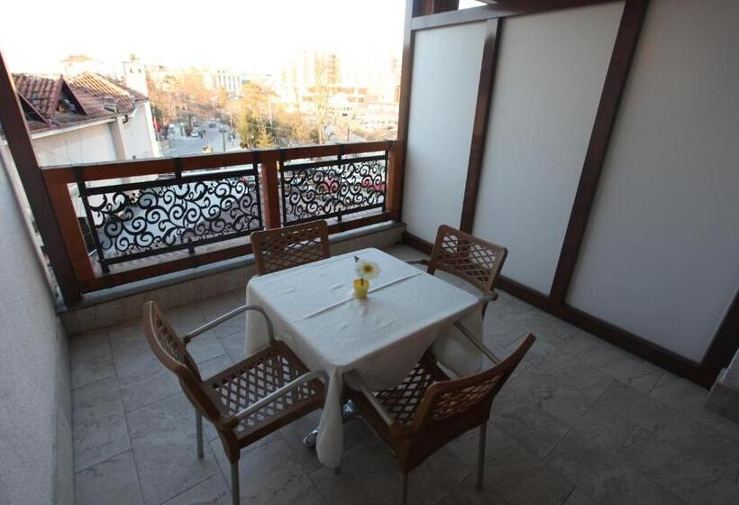 اتاق لوکس, Happy