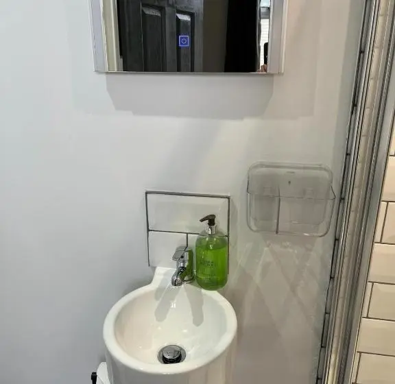 Cameră Standard, Most Easterly