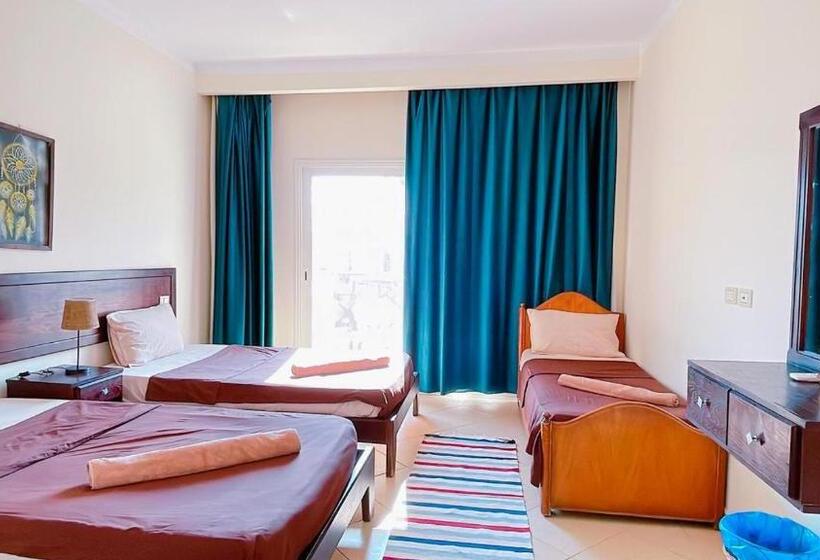 اتاق استاندارد با چشم‌انداز استخر, Club Red Dahab Motel