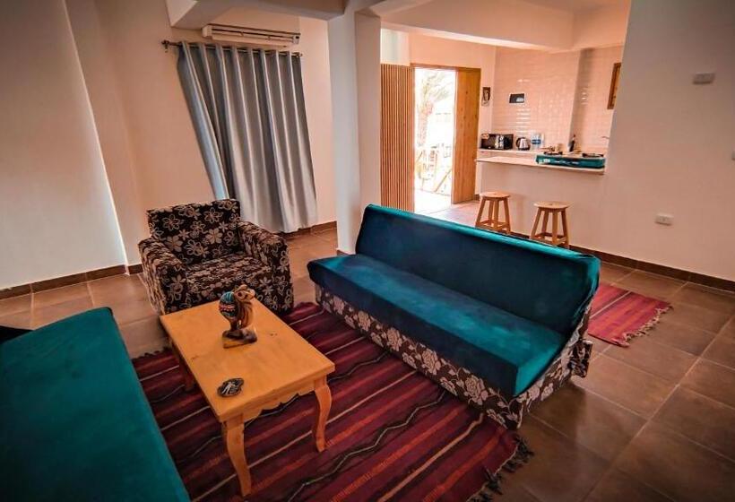 استودیوی لوکس, Club Red Dahab Motel