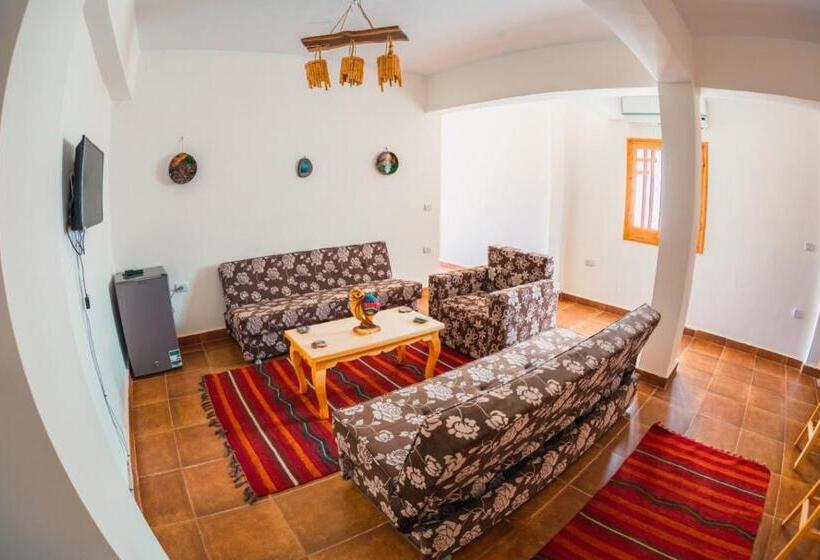 استودیوی لوکس, Club Red Dahab Motel