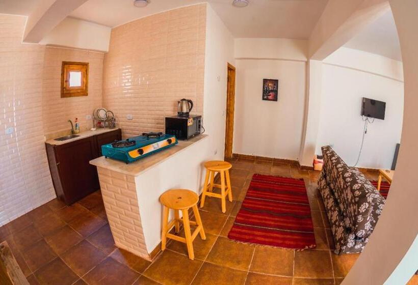 استودیوی لوکس, Club Red Dahab Motel